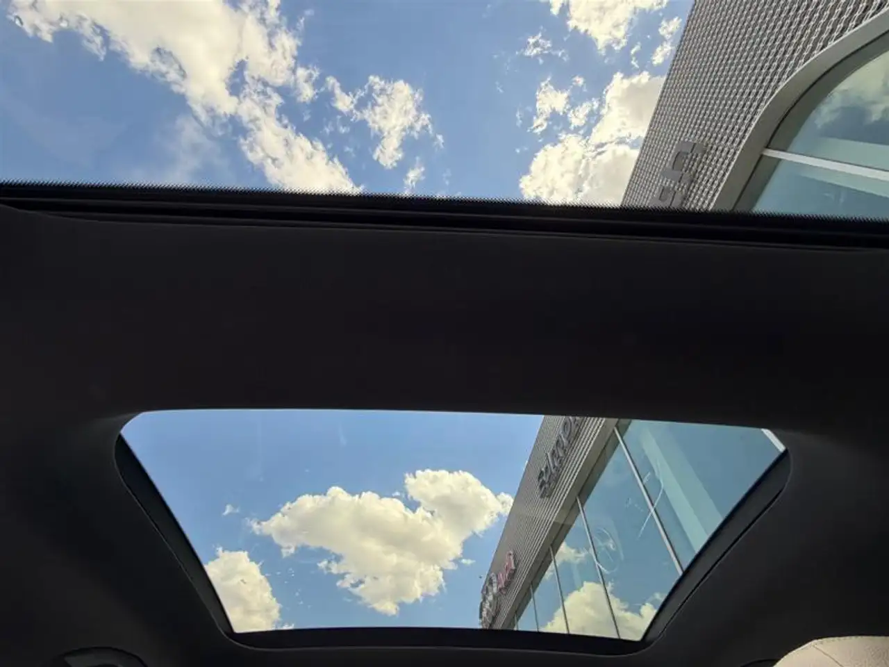 Mercedes-Benz GLA снимка Mercedes-Benz GLA