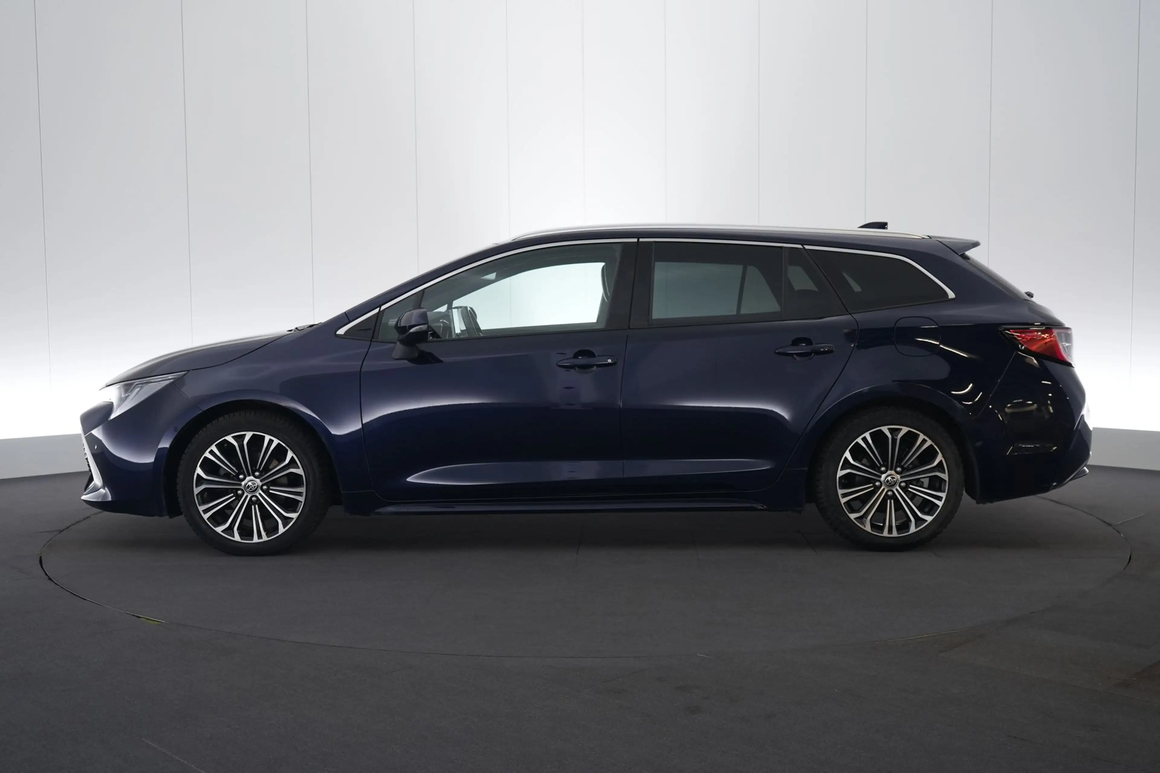Toyota Corolla Touring Sports 1.8 HEV Premium E-CVT LEDER/STOF LE — photo 11