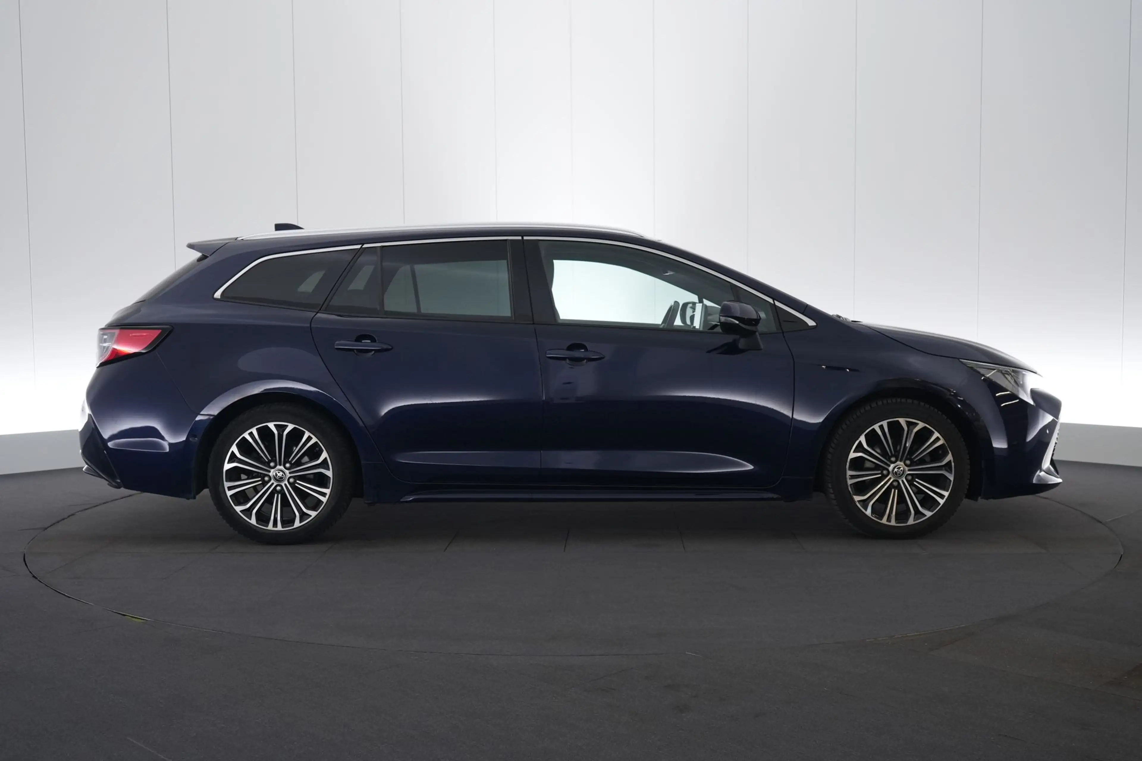 Toyota Corolla Touring Sports 1.8 HEV Premium E-CVT LEDER/STOF LE — photo 5