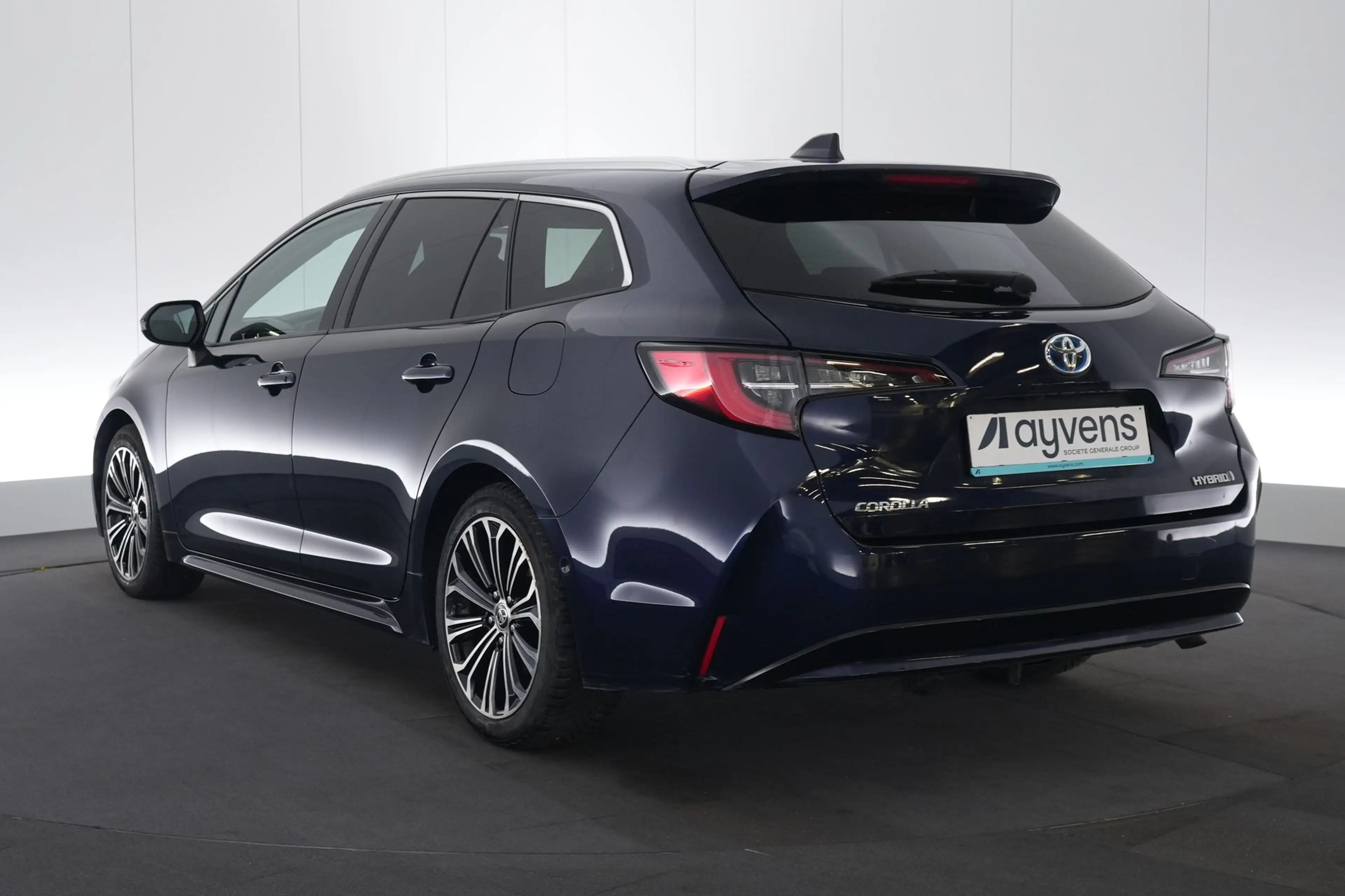 Toyota Corolla Touring Sports 1.8 HEV Premium E-CVT LEDER/STOF LE — photo 9