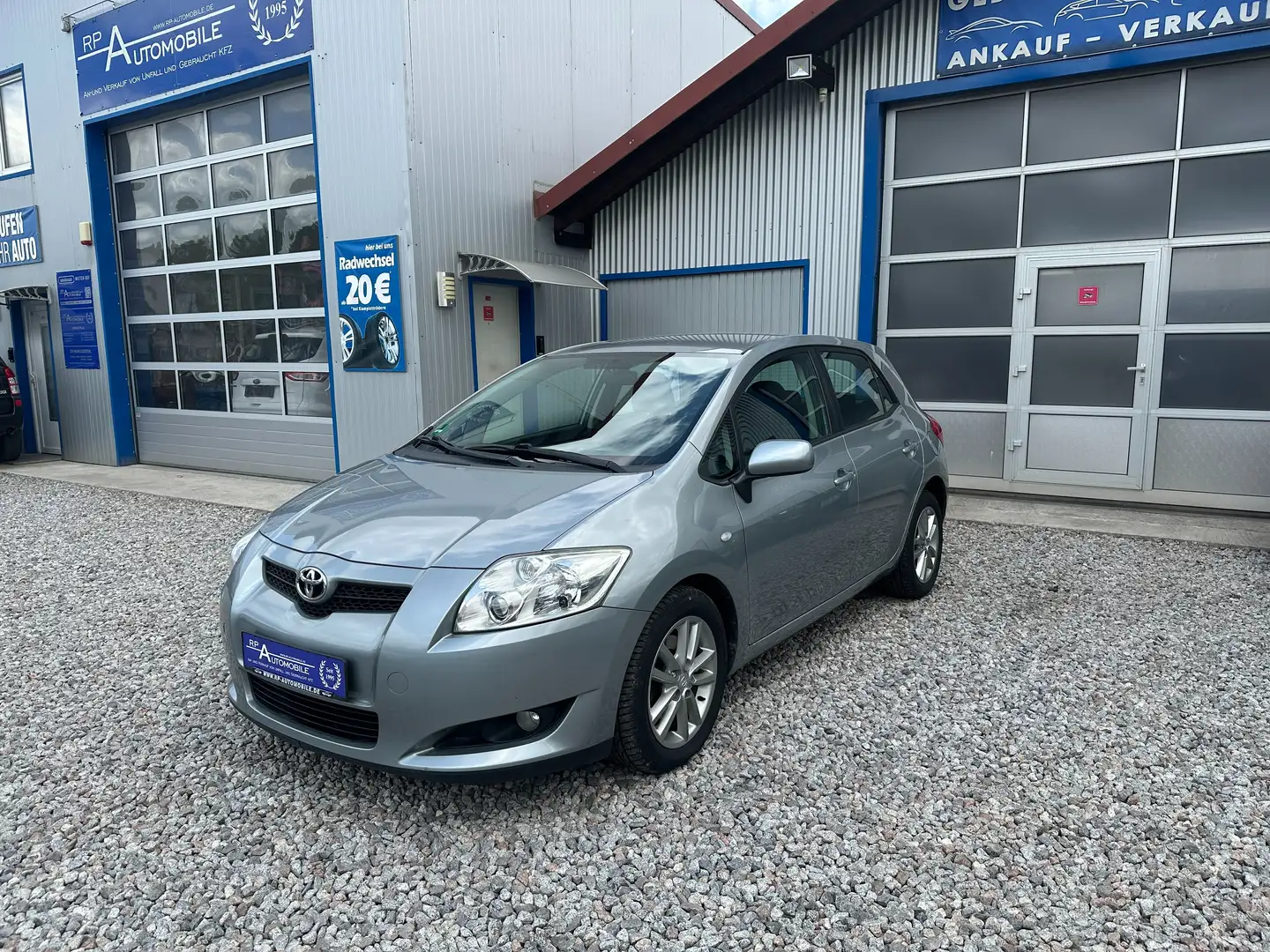 Toyota Auris Team 2.0 D KLIMA PDC Plateado - 1