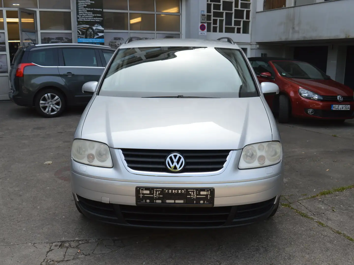 Volkswagen Touran 1.6 FSI Trendline*Sitzheizung* srebrna - 2