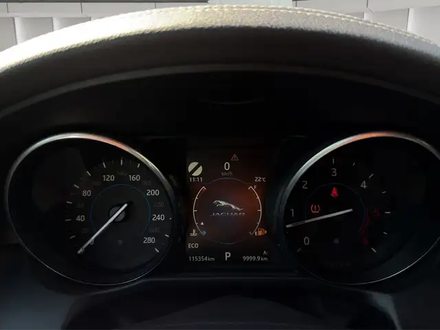 Jaguar XF view 13