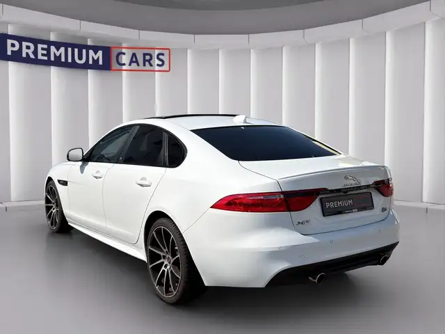 Jaguar XF view 3