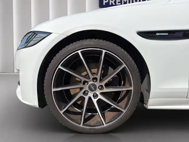 Jaguar XF view 20