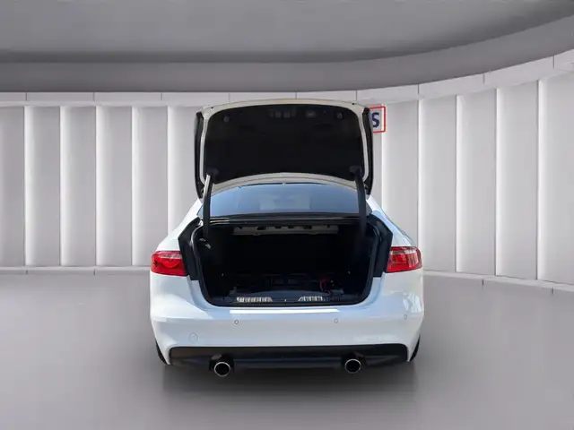 Jaguar XF view 19
