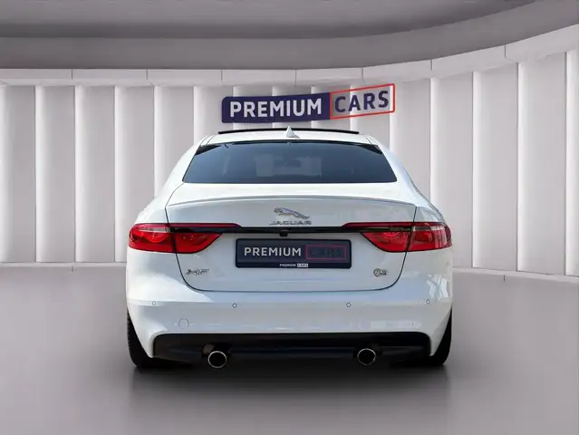 Jaguar XF view 4
