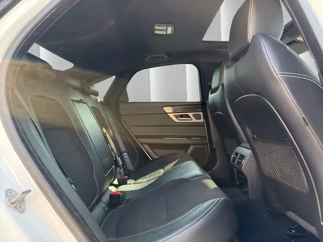 Jaguar XF view 18