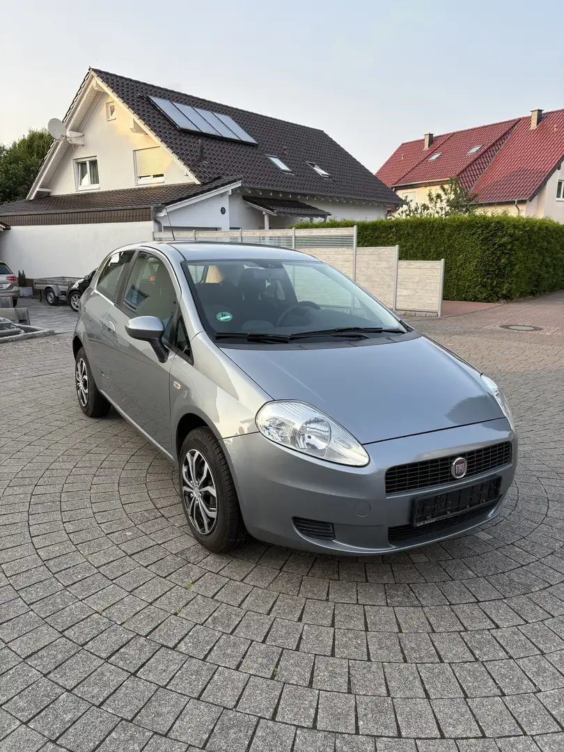Fiat Grande Punto 1.4 8V Dynamic Gris - 1
