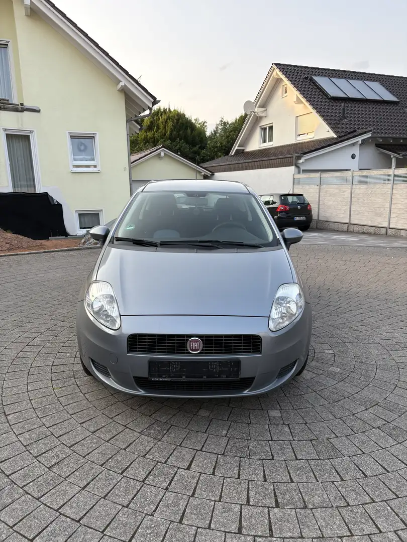 Fiat Grande Punto 1.4 8V Dynamic Gris - 2