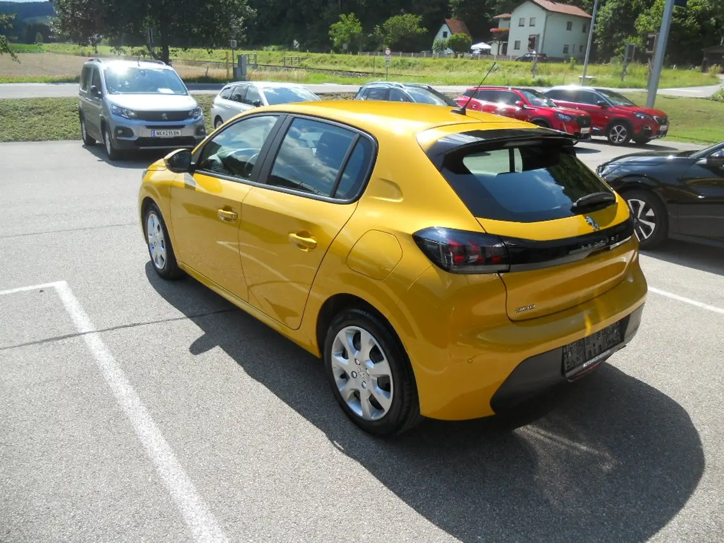 Peugeot 208 Active PureTech 75 S&S Schwarz - 2