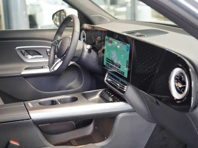 Mercedes-Benz GLB view 12