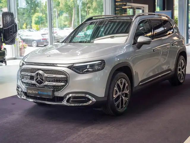 Mercedes-Benz GLB view 8