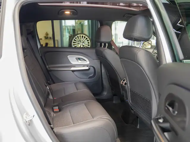 Mercedes-Benz GLB view 14