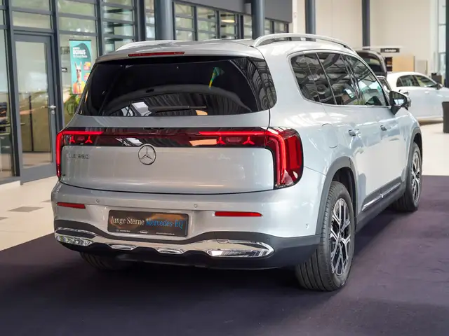 Mercedes-Benz GLB view 3