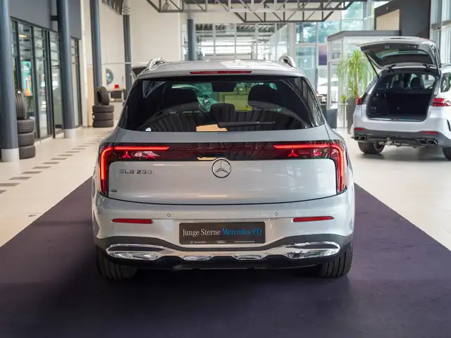 Mercedes-Benz GLB view 4