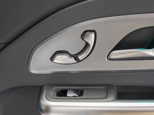 Mercedes-Benz GLB view 13