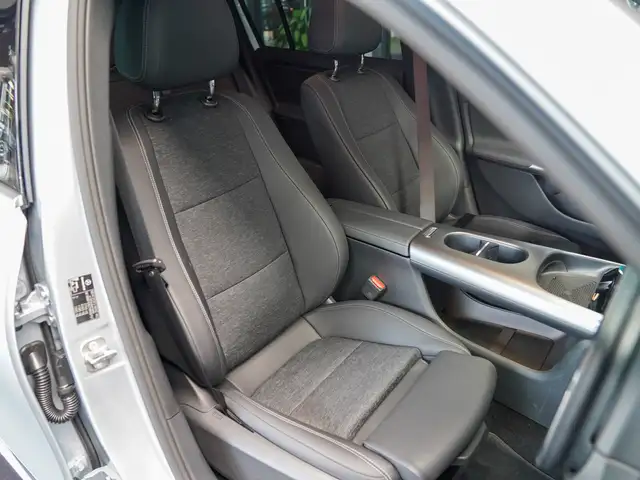 Mercedes-Benz GLB view 10