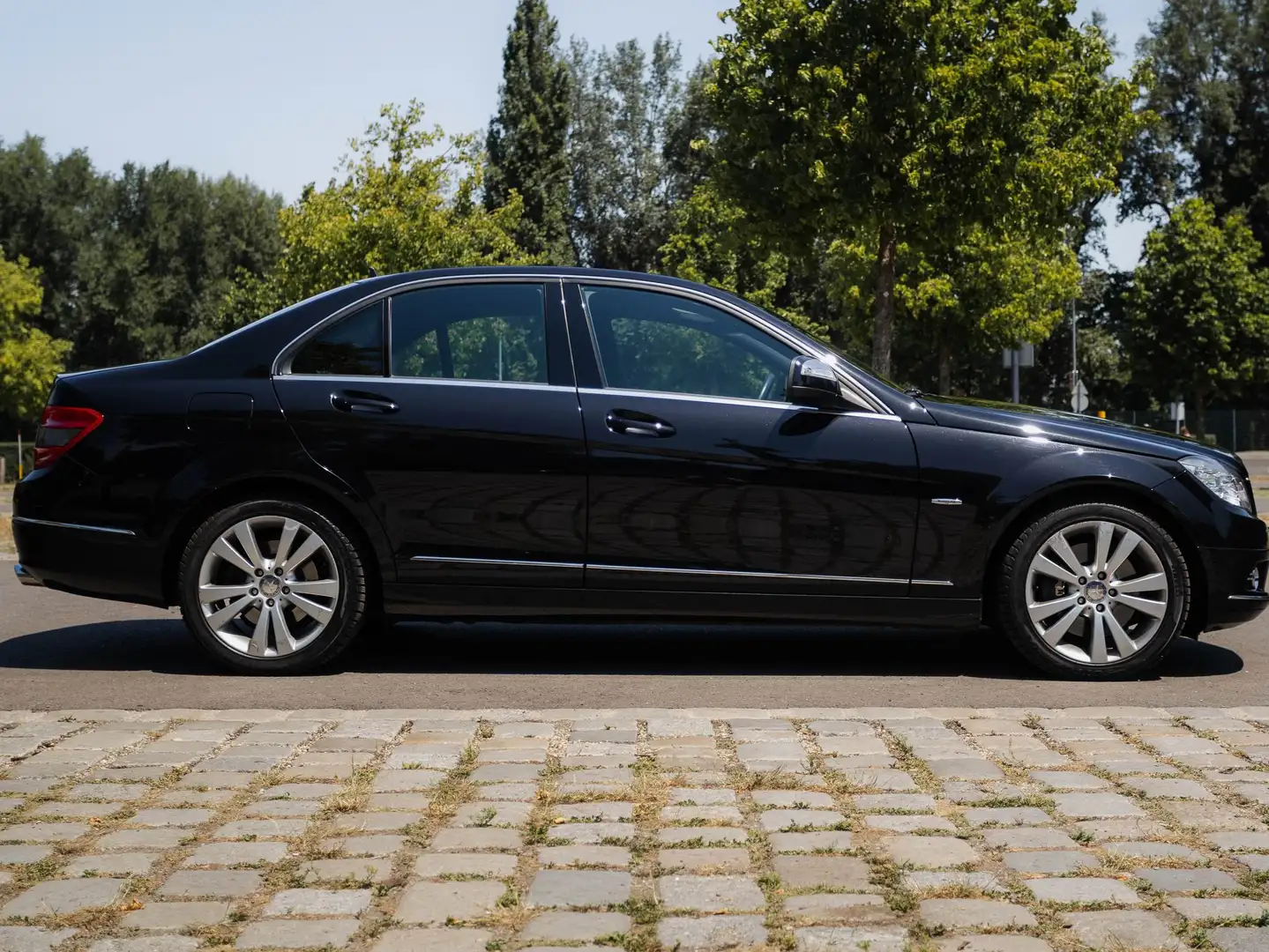 Mercedes-Benz C 350 4Matic Avantgarde Erstbesitz Czarny - 2