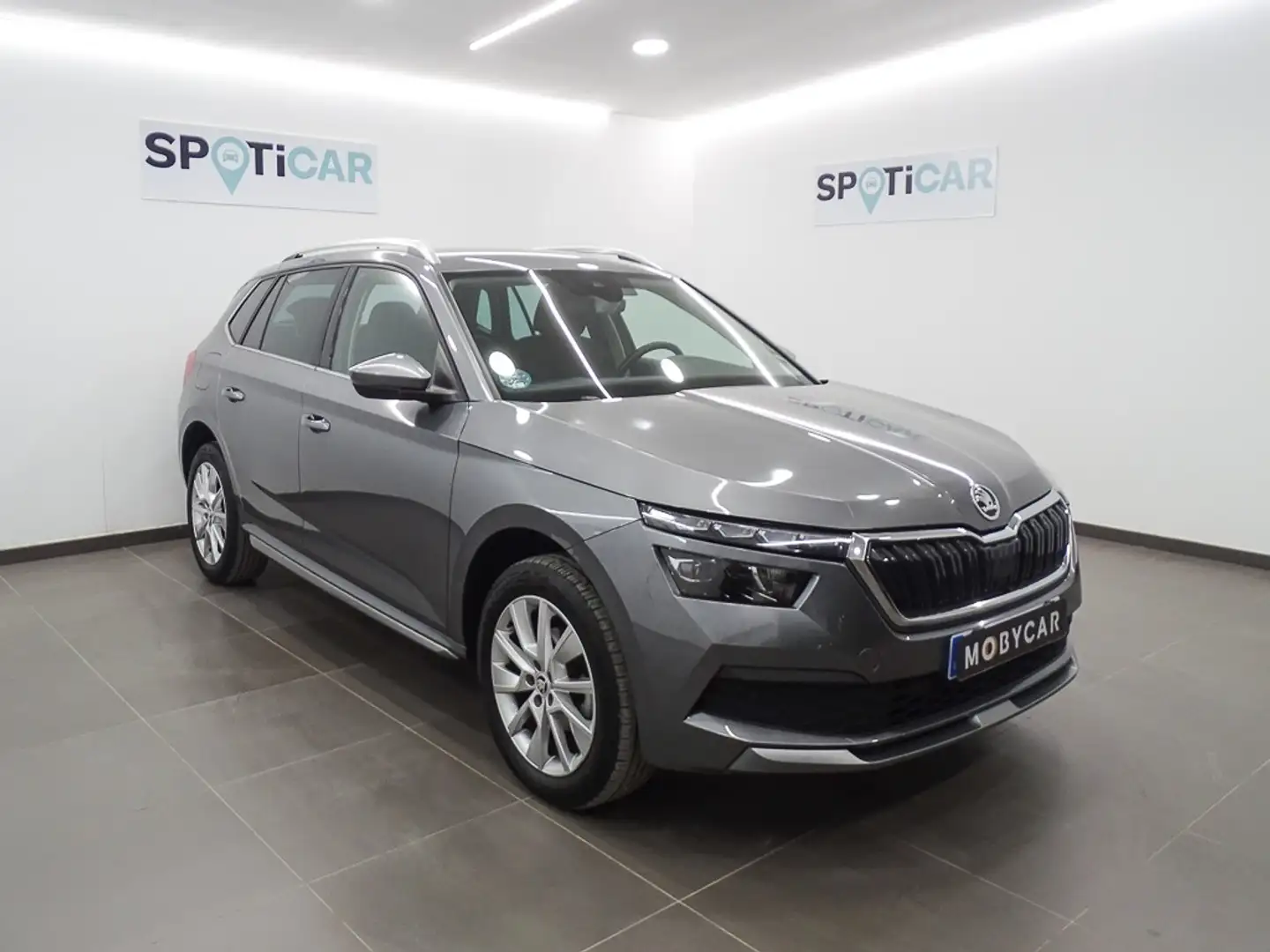 Skoda Kamiq 1.5 TSI Style DSG Gris - 2
