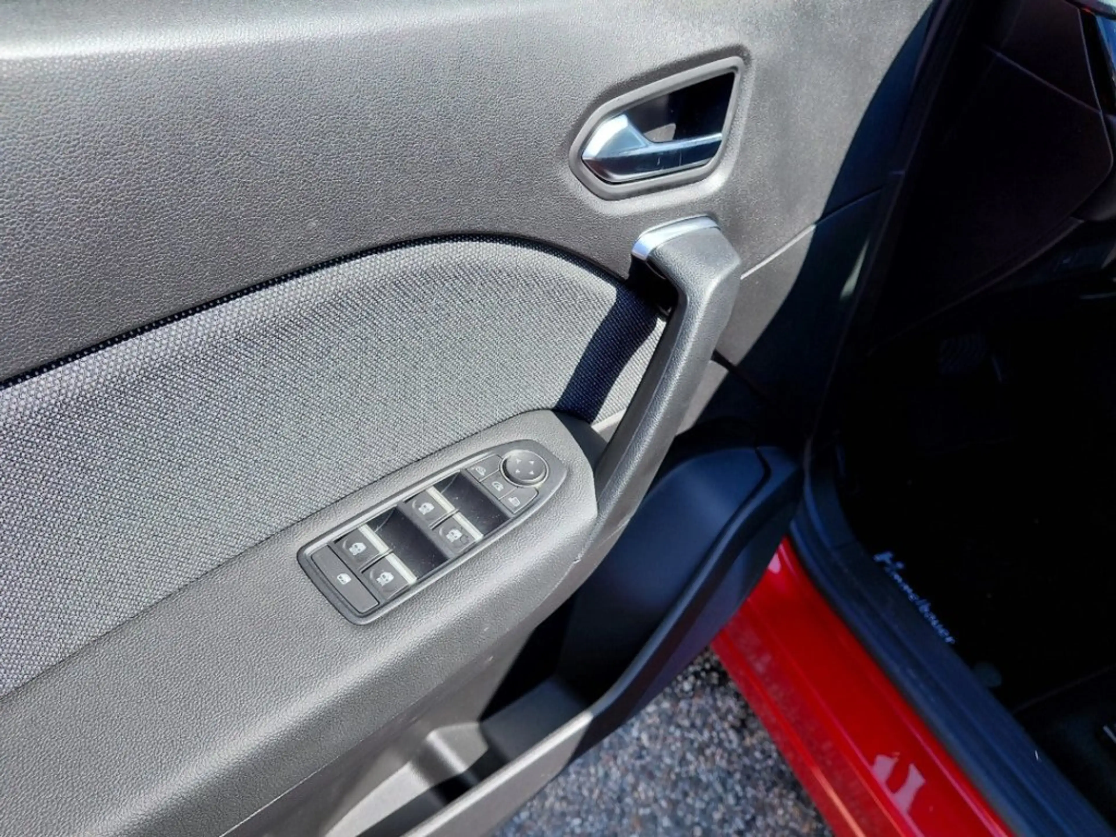 Mitsubishi Grandis 1,8 HEV Intense S+C+T 26,5 — photo 7