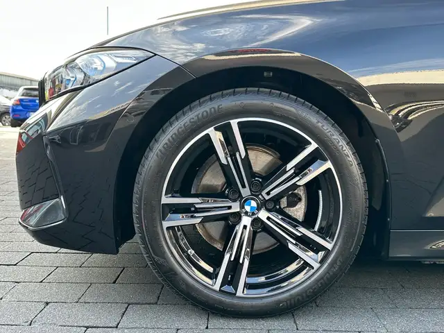 BMW 3 Series view 9