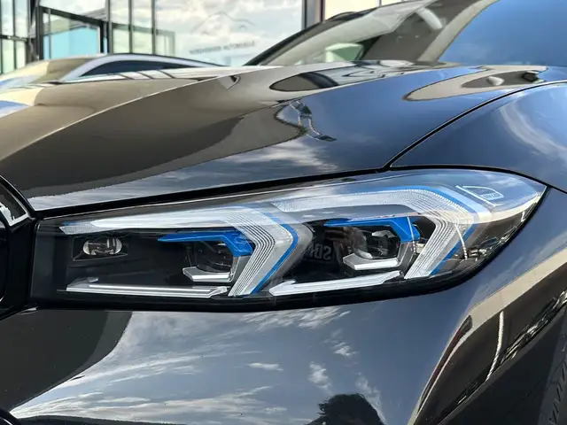 BMW 3 Series view 10