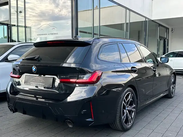 BMW 3 Series view 4