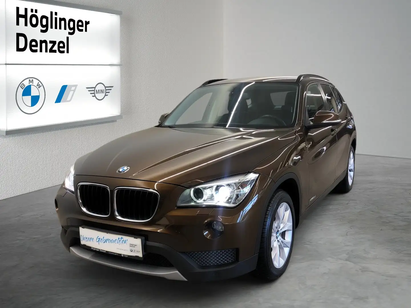 BMW X1 xDrive18d Braun - 1