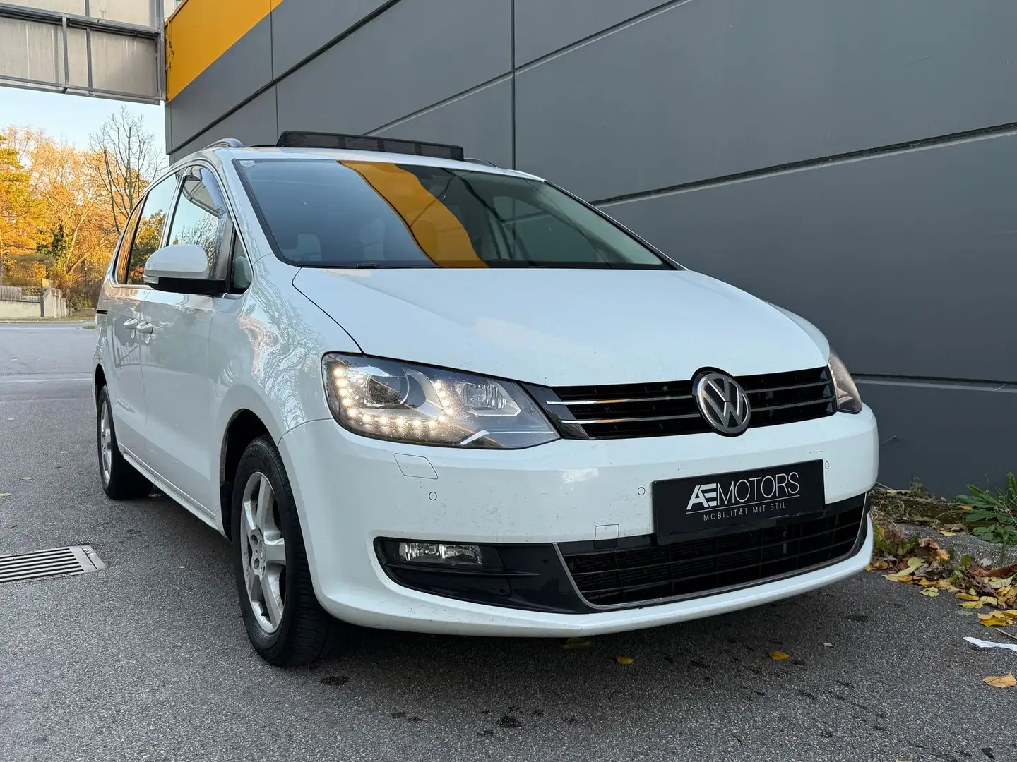 Volkswagen Sharan 2.O TDI*6.SITZER*PANO*NAVI*KLIMA*TEMPOMAT*XENON*K Weiß - 1
