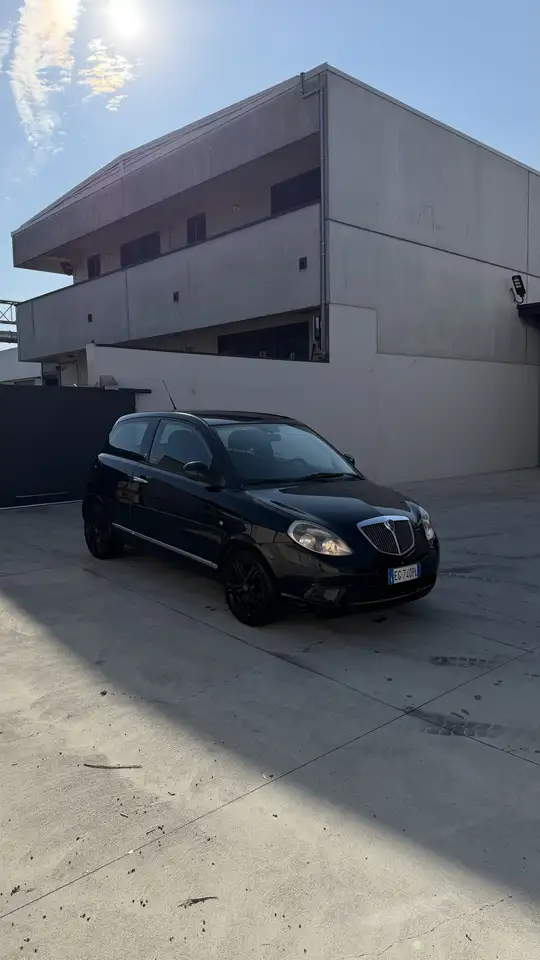 Lancia Ypsilon