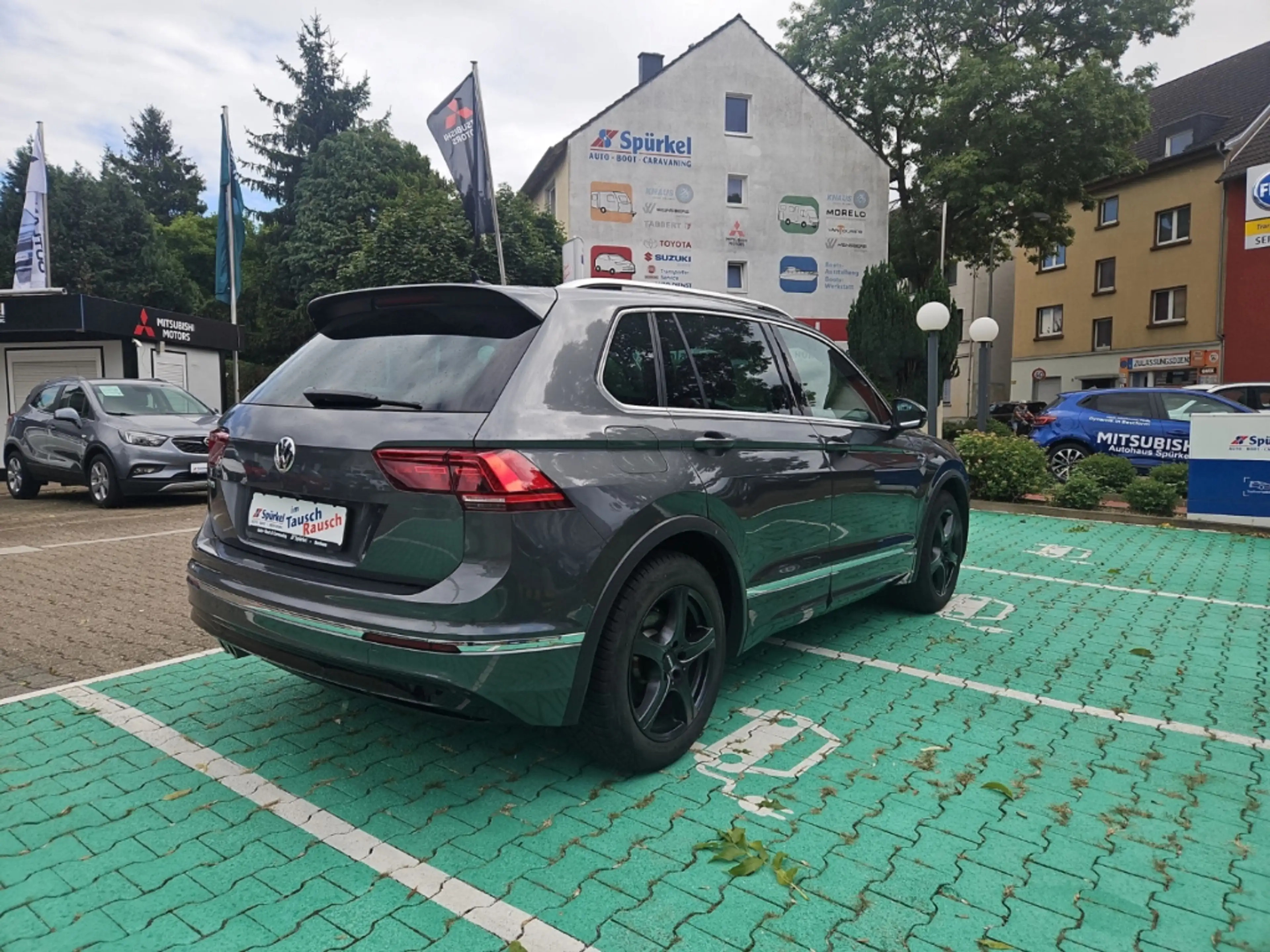 Volkswagen Tiguan Highline, Automatik, Navigation, AHK, Sitzheizung — photo 12
