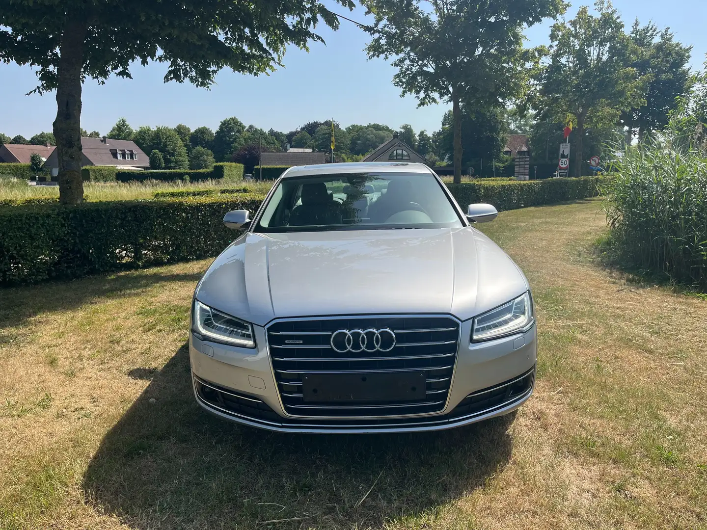 Audi A8 A8 3.0 TDI DPF clean diesel quattro tiptronic Lang Argent - 2