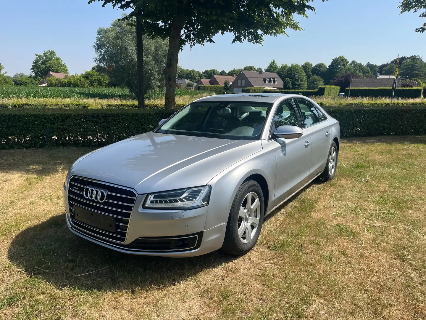 Audi A8 A8 3.0 TDI DPF clean diesel quattro tiptronic Lang Argent - 1