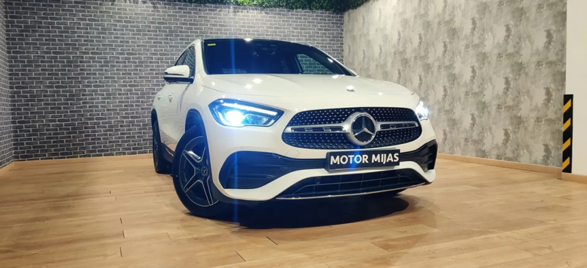 Mercedes-Benz GLA 200 200d 8G-DCT Blanc - 1
