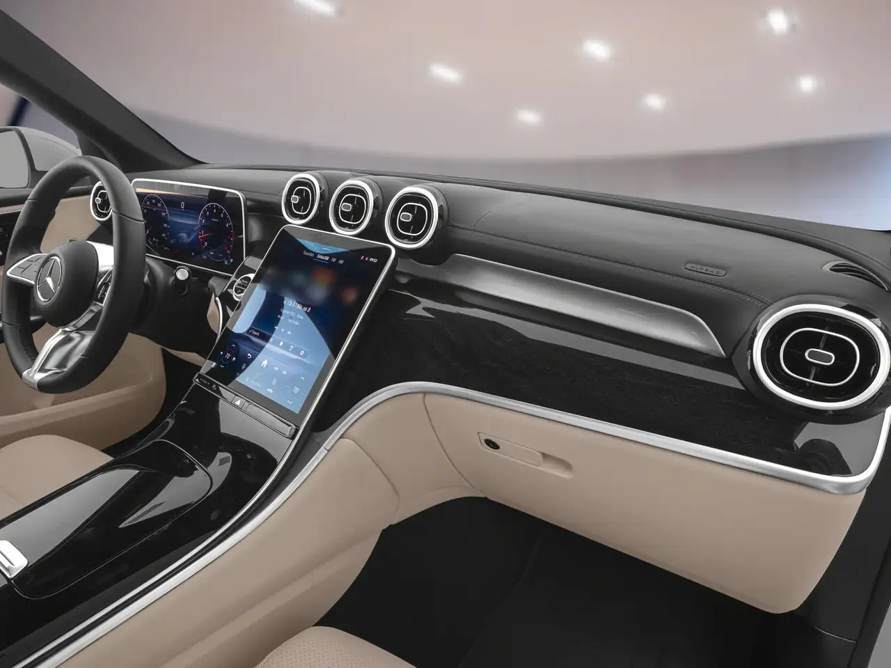 Mercedes-Benz GLC снимка Mercedes-Benz GLC