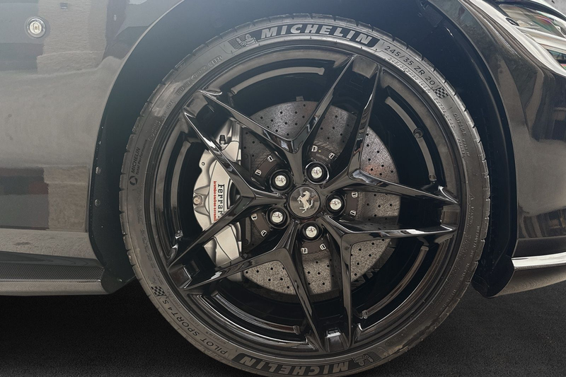 Ferrari Roma Spider*Full Carbon*Painted Shields*Daytona — photo 14