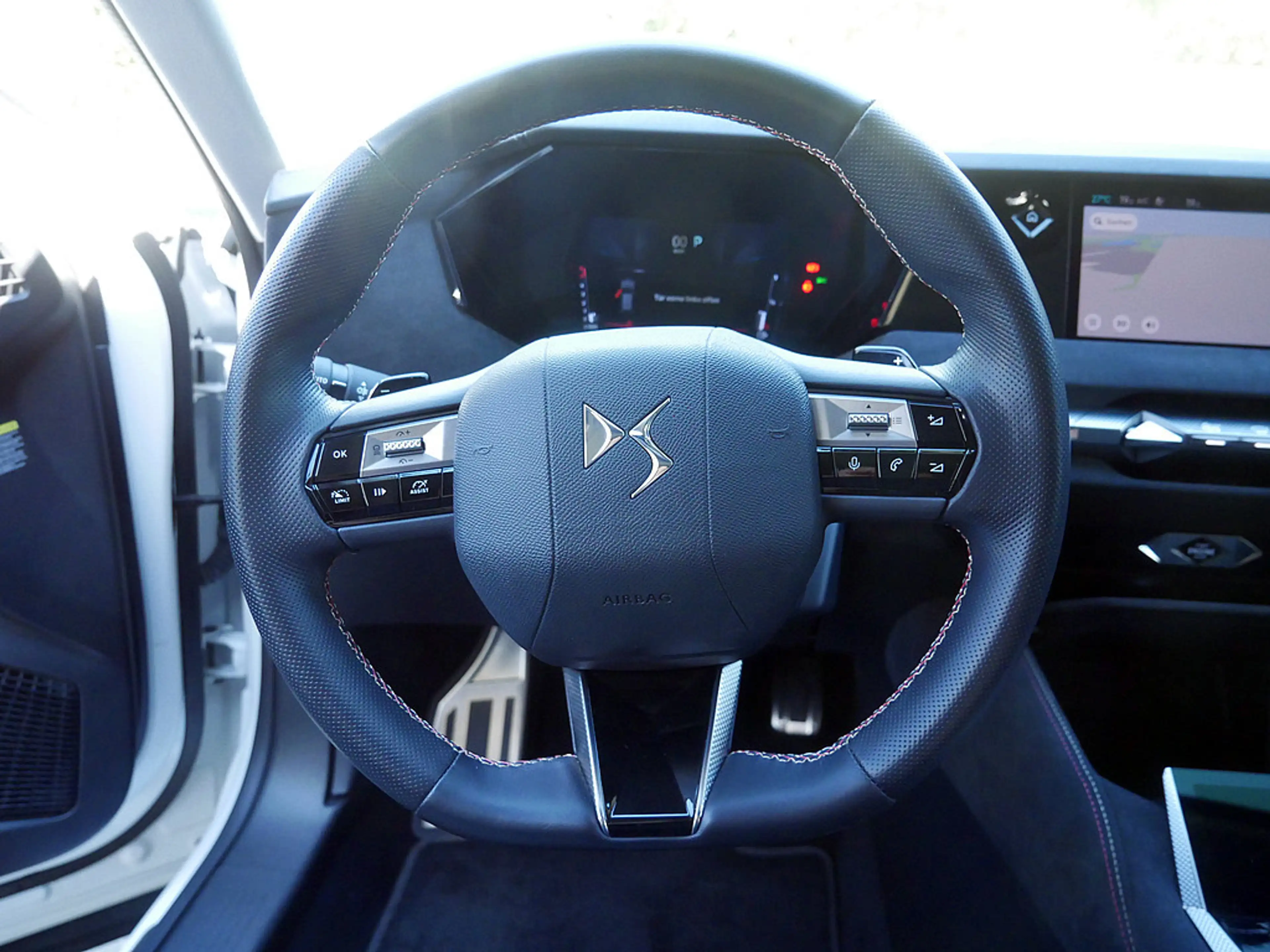 DS Automobiles DS 4 1.5 BlueHDi 130 Performance Line+ LED — photo 11