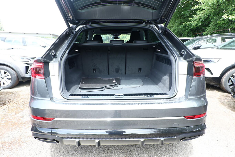 Audi Q8 S line 2xS LederAmatur 22Z Laser Pano HUD Klim4... — photo 11
