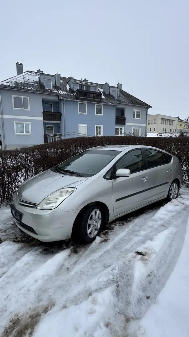 Toyota Prius (Hybrid) Executive - 1