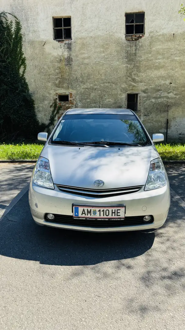 Toyota Prius (Hybrid) Executive - 2