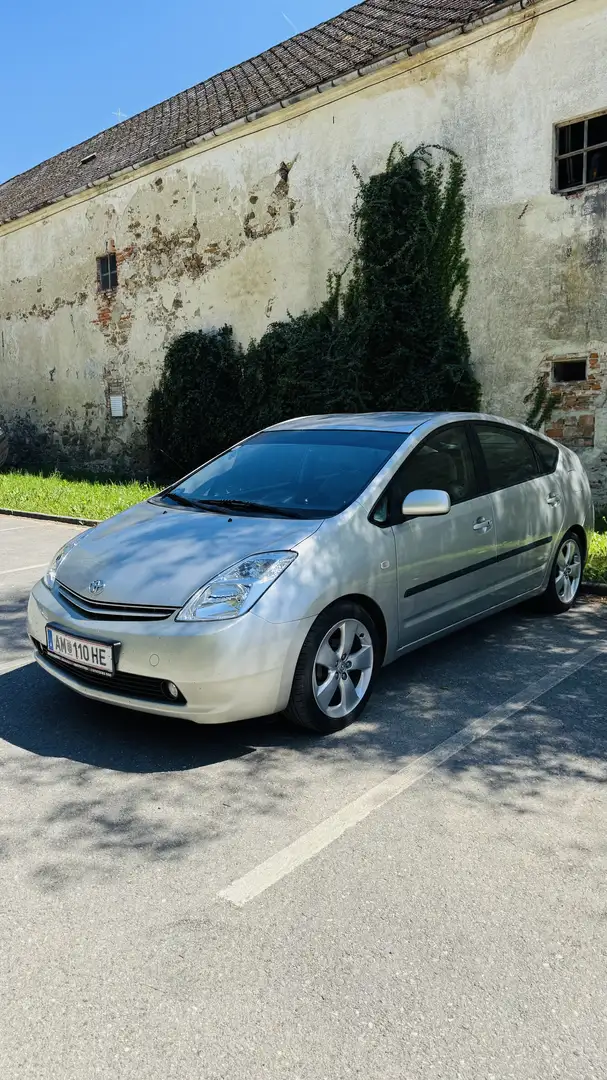 Toyota Prius (Hybrid) Executive - 1