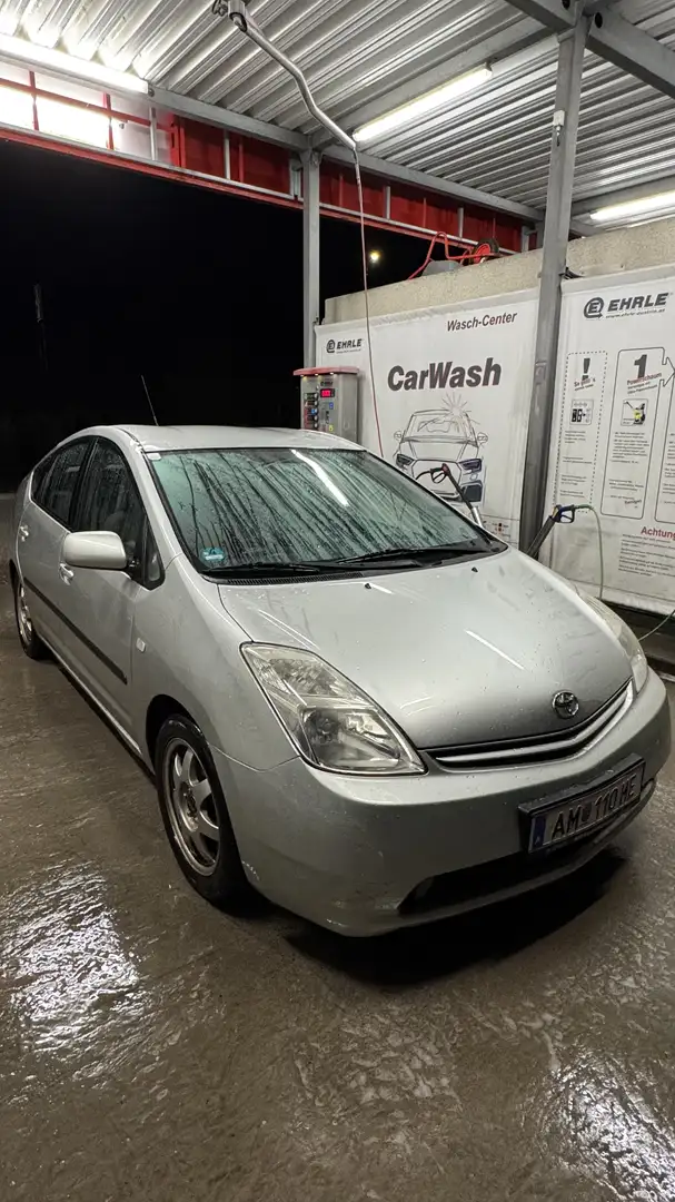 Toyota Prius (Hybrid) Executive - 2