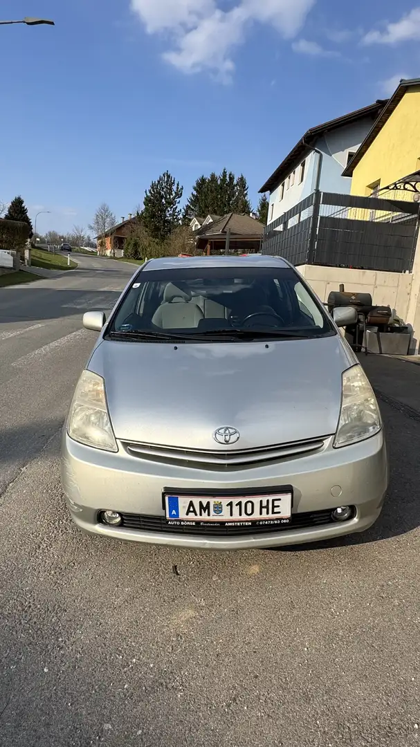 Toyota Prius (Hybrid) Executive - 2