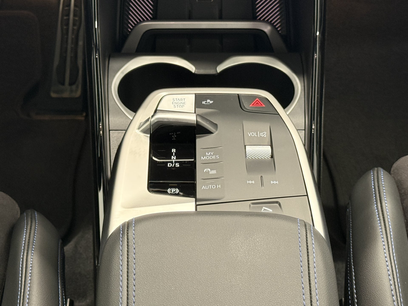 BMW X1 xDrive25e — photo 11