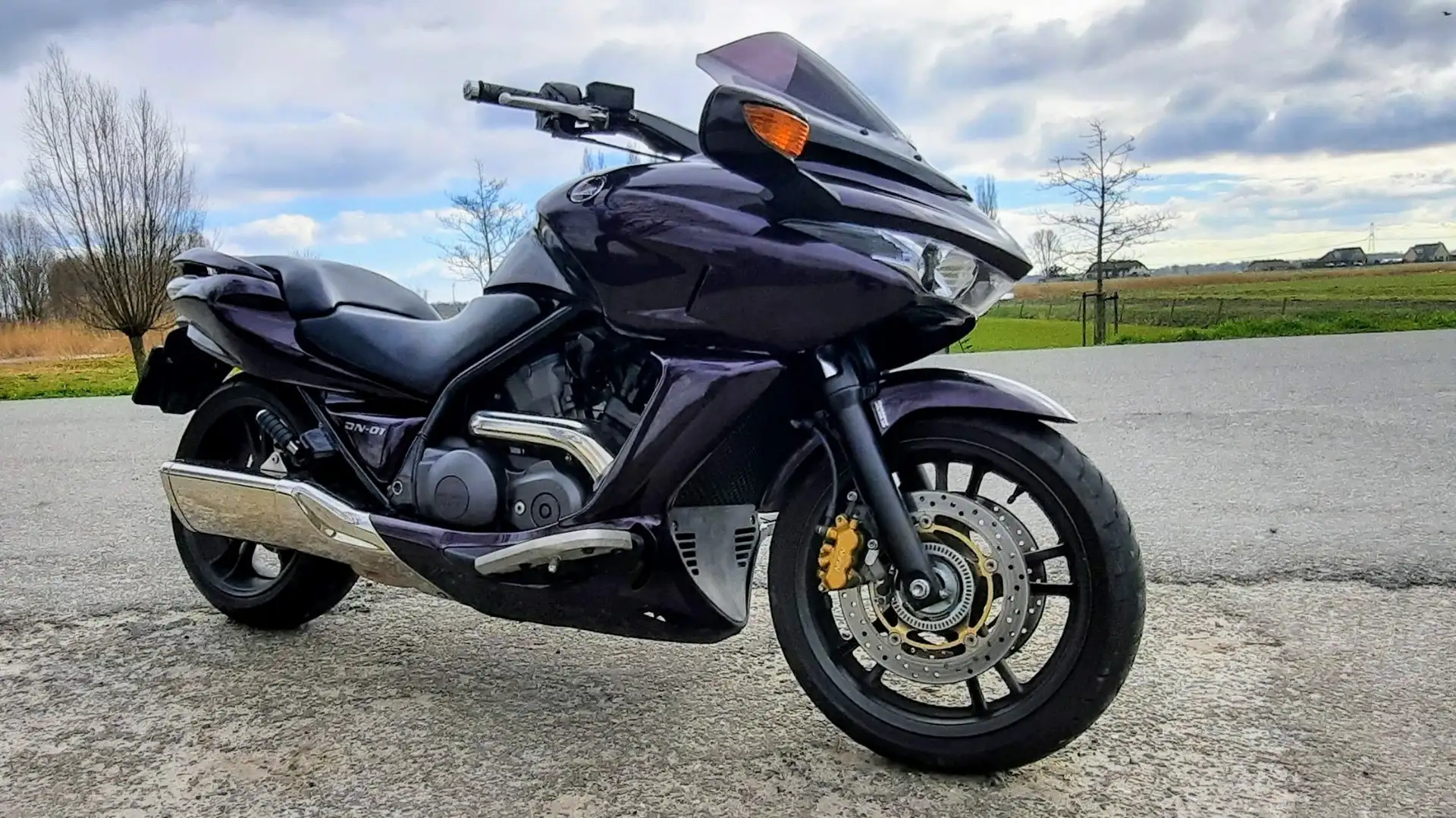Honda DN-01 Fialová - 1
