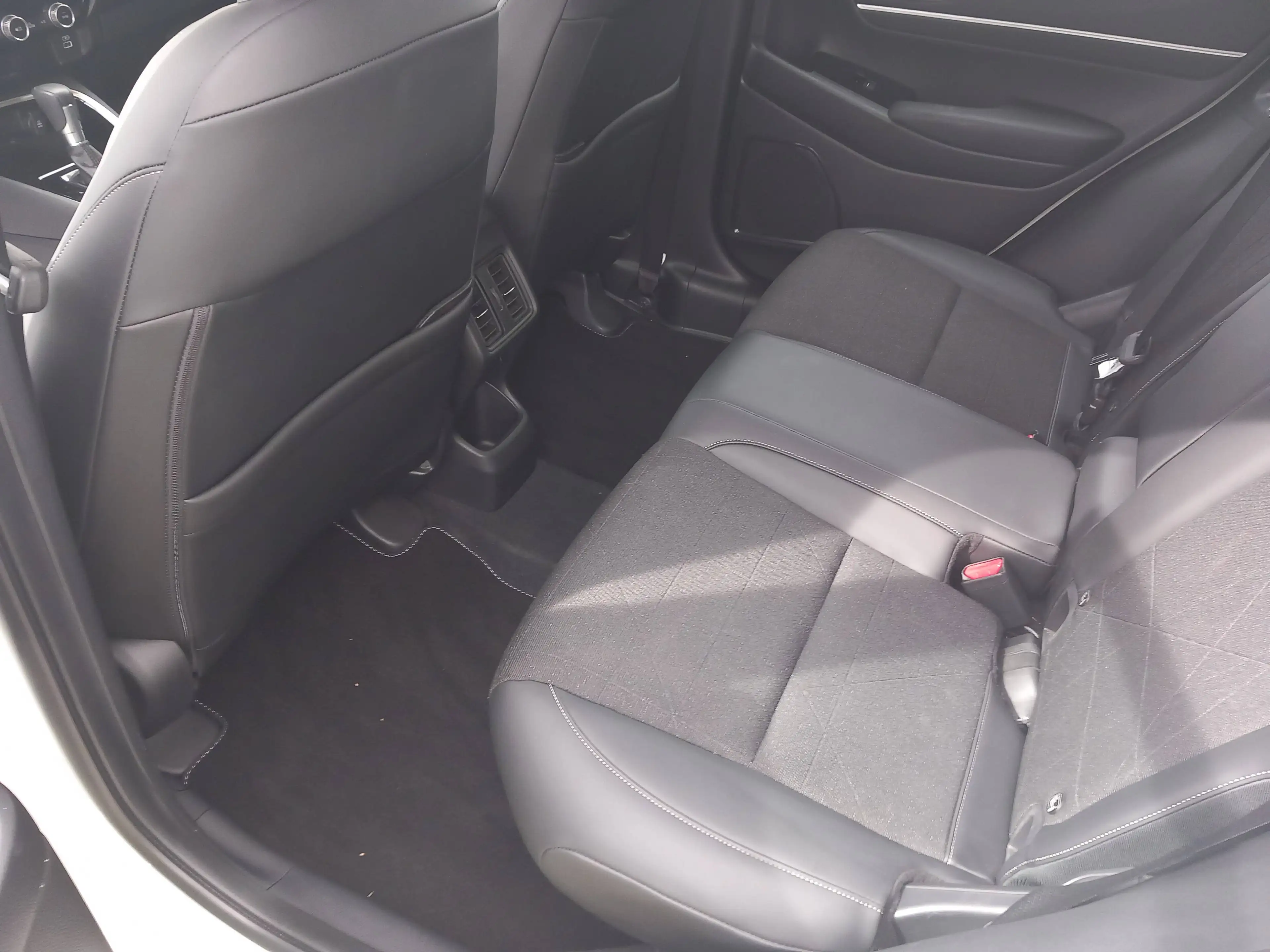Honda HR-V 1,5 i-MMD Hybrid Advance — photo 12