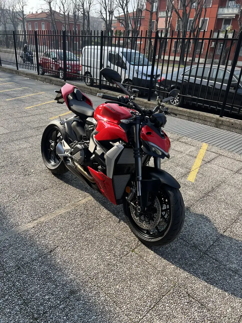 Ducati Streetfighter V2 - 1