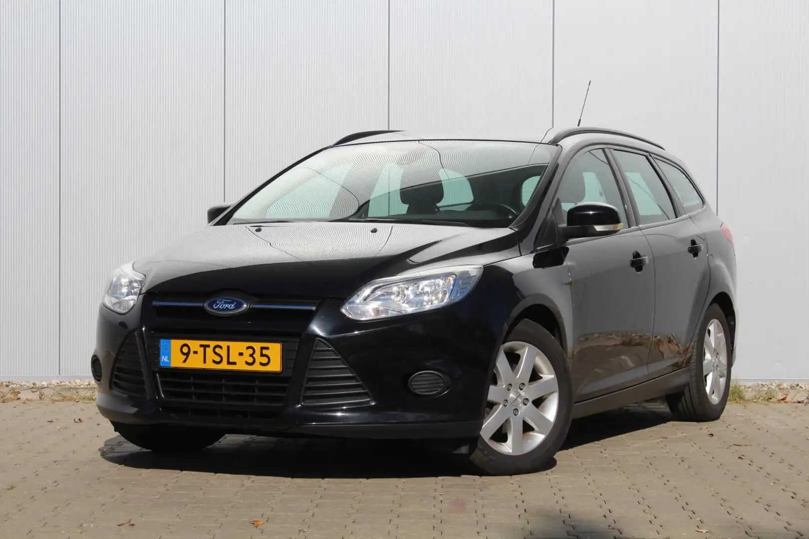 Ford Focus Wagon 1.0 EcoBoost Edition | Trekhaak | Navigatie Zwart - 1