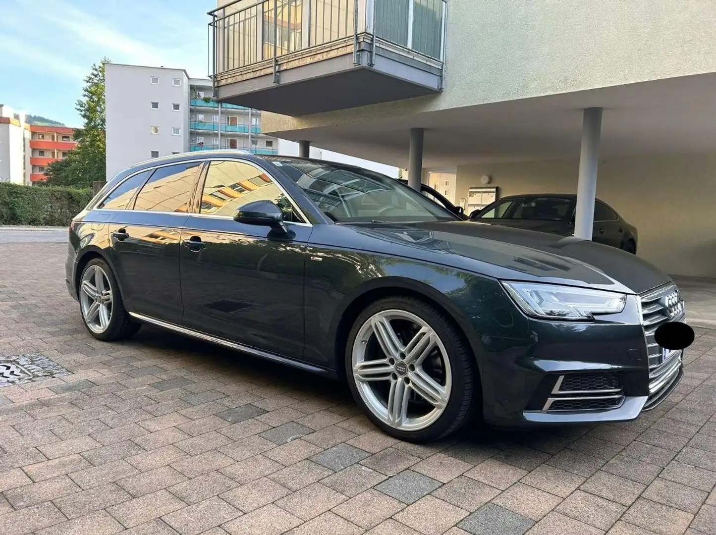 Audi A4 Avant 2,0 TDI S-Line Grau - 1